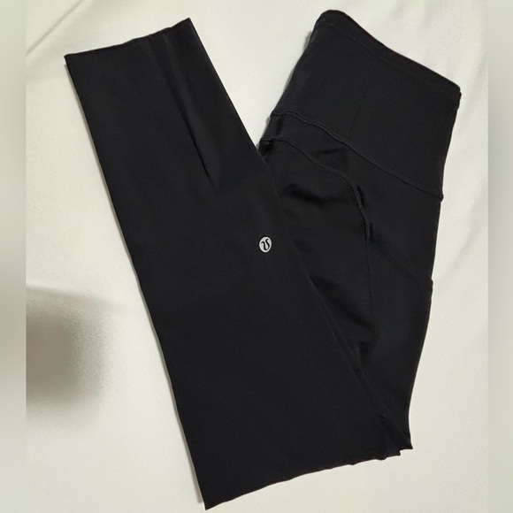 Lululemon Base pace Leggings 23” (with pockets) - Picture 2 of 5